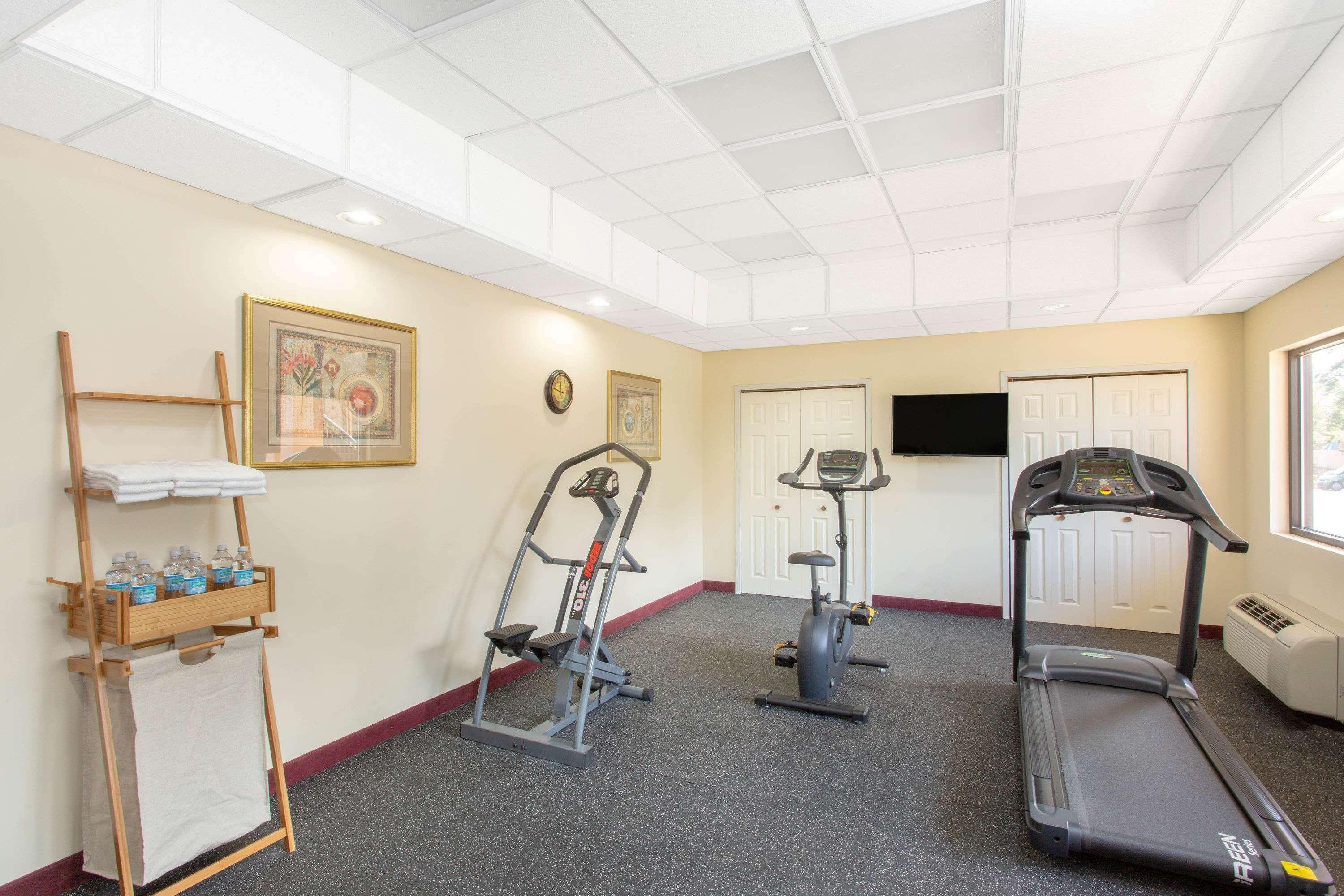 Baymont By Wyndham Midway Tallahassee Екстериор снимка